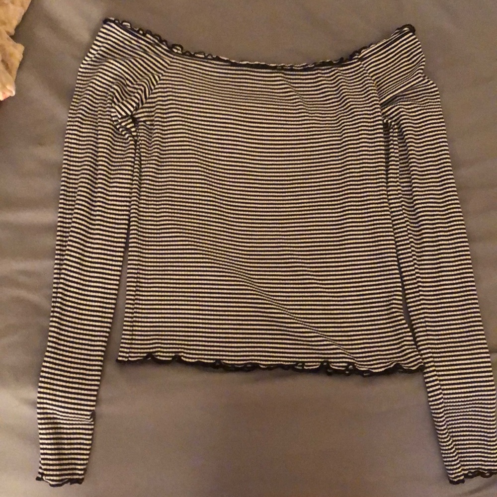 Tilly’s Off the Shoulder Long-sleeve